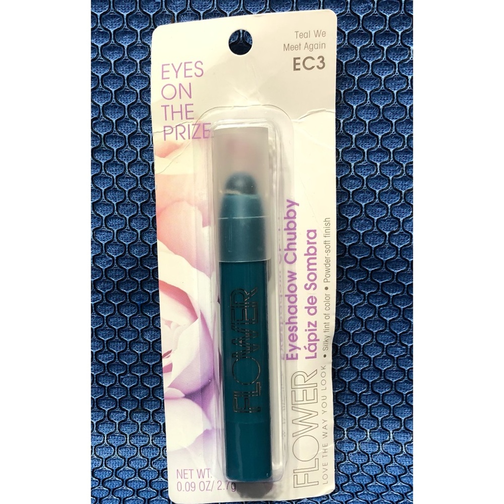 Flower eyeshadow chubby silky tint of color powder soft finish.  Blue 0.09oz
